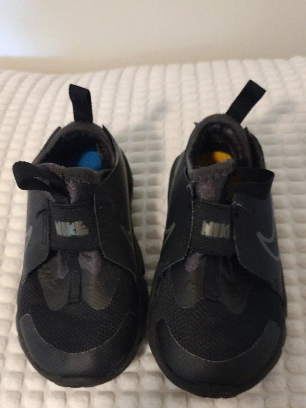 Nike Kids Black Slip-On Athletic Sneakers with Reflective Swoosh Baby Size 7